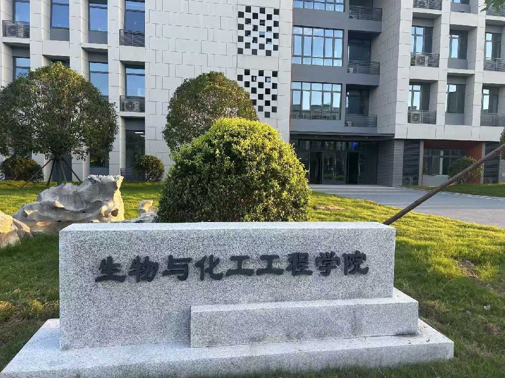 香坊区扬州职业大学体育场高杆灯项目